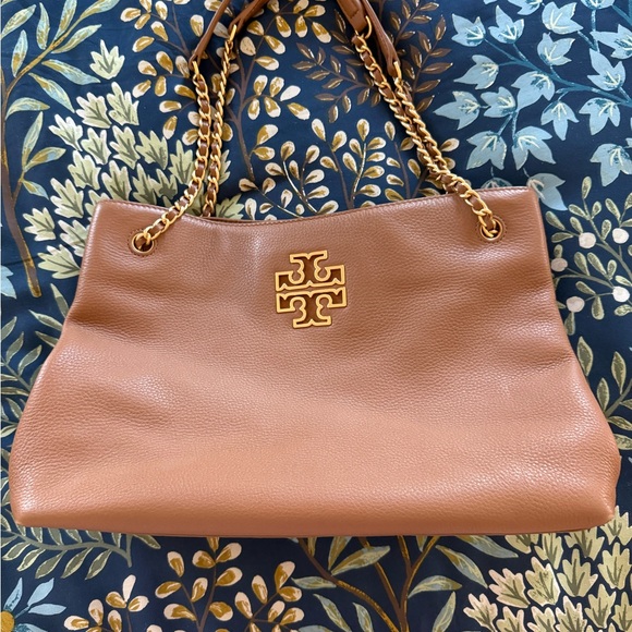 Tory Burch Handbags - Tory Burch British Tan Pebbled Leather Shoulder Bag with Gold Chain